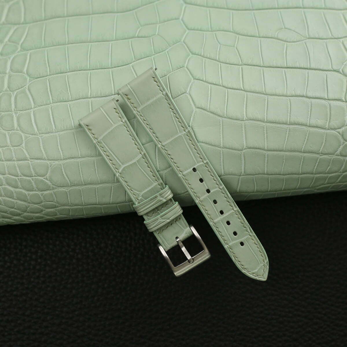 Himalaya Crocodile Leather Apple Watch Band 45 mm Classic Strap